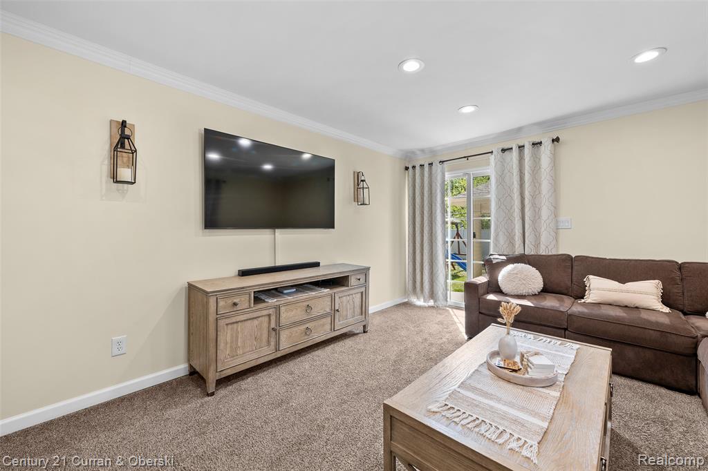 26331 Hass Street, Dearborn Heights, MI 48127 — Photo 16