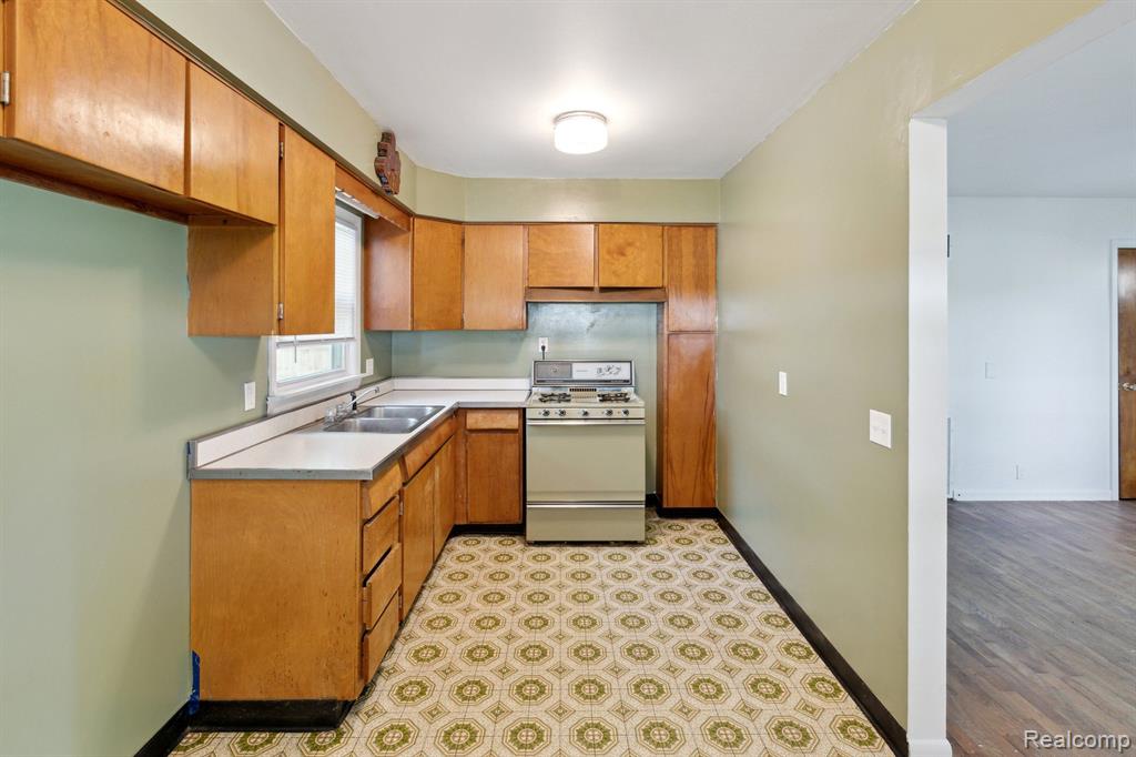 801 JACKSON Street, Eaton Rapids, MI 48827 — Photo 5