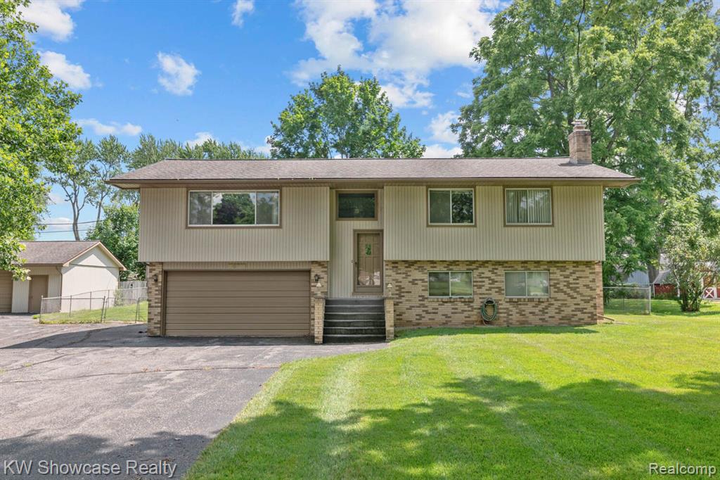 7675 VISGER Avenue, Waterford, MI 48329 — Photo 2