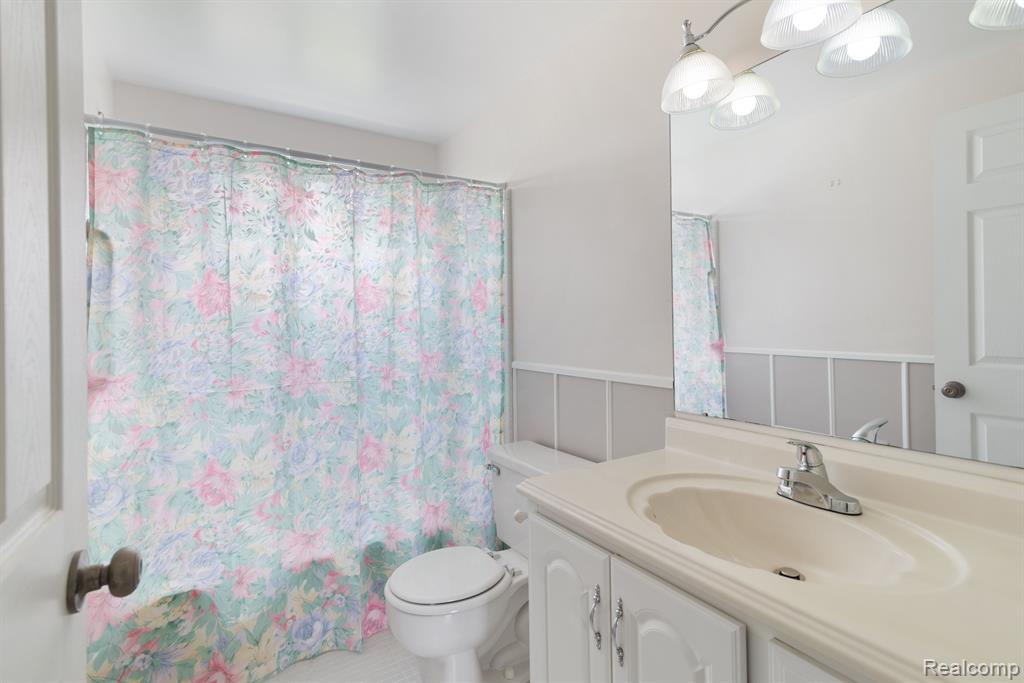 635 HECHT Drive, Madison Heights, MI 48071 — Photo 12