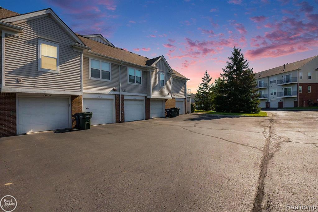 42735 Richmond Drive, Sterling Heights, MI 48313 — Photo 3
