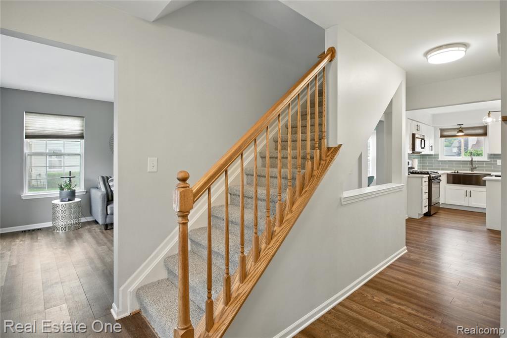 7335 Willow Oak Drive, West Bloomfield, MI 48324 — Photo 9