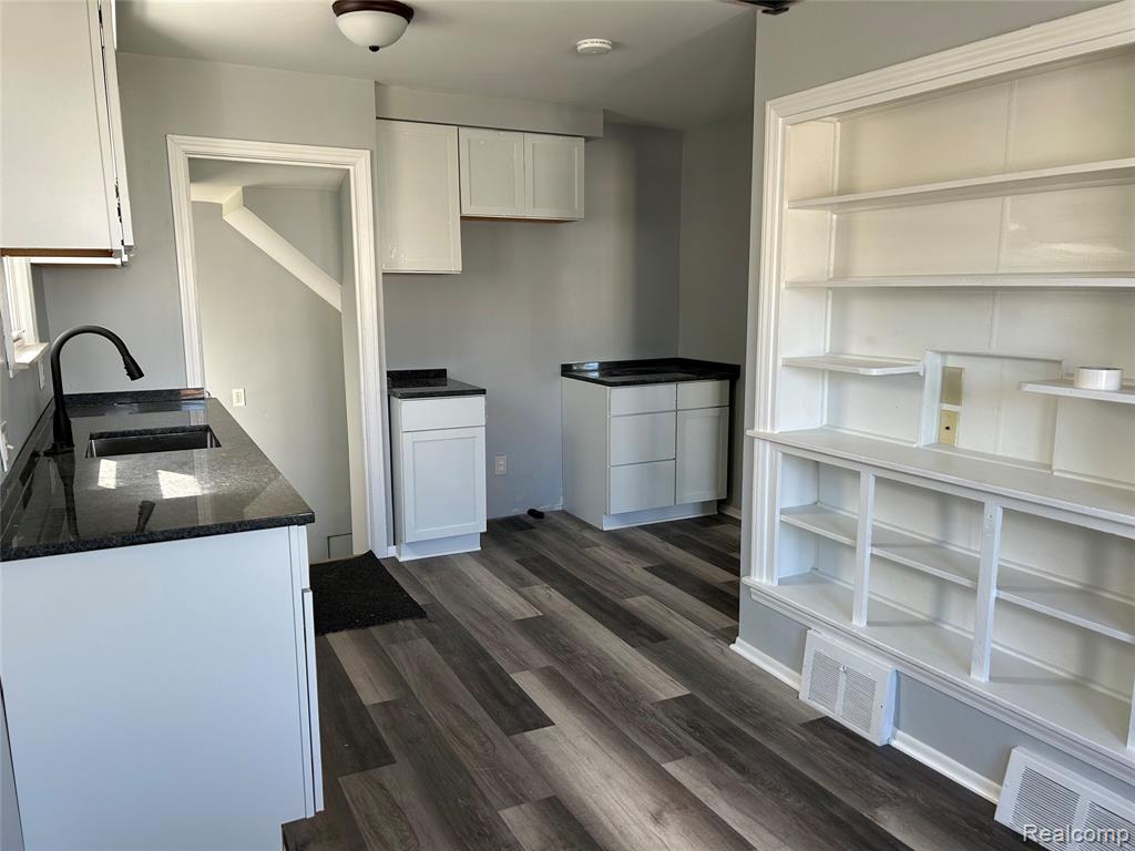 7546 Sterling, Center Line, MI 48015 — Photo 7