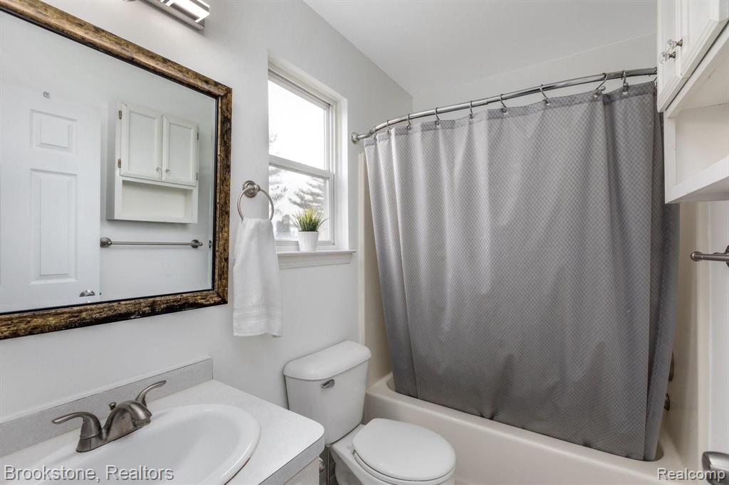 992 WILDWOOD LANE, Canton, MI 48188 — Photo 16