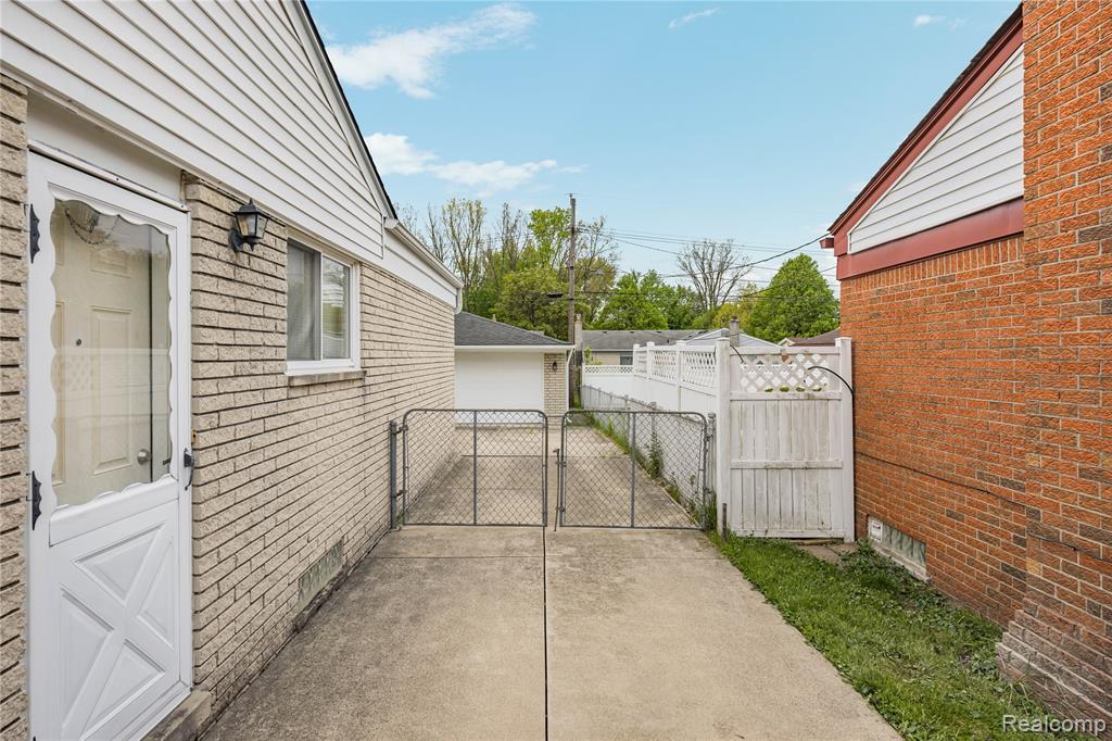 39619 Peters Drive, Canton, MI 48187 — Photo 40