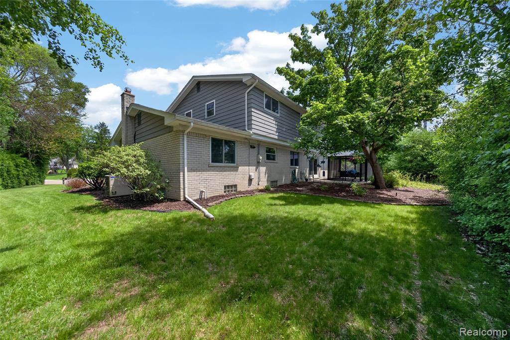 3717 Tyrconnel Court, West Bloomfield, MI 48323 — Photo 35