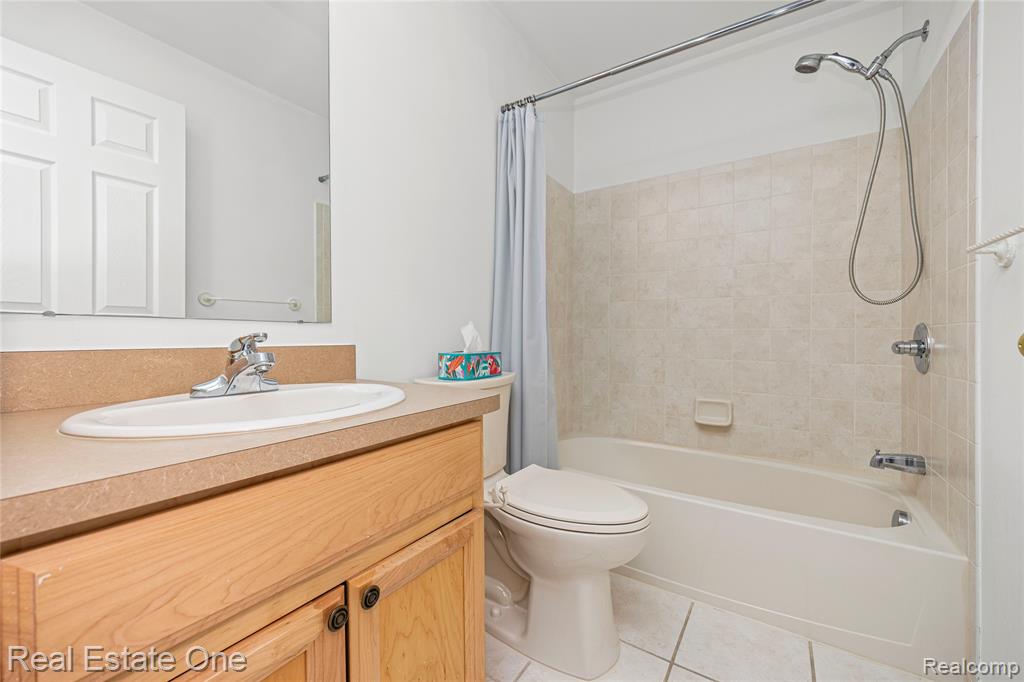 23102 Alexa, Walled Lake, MI 48390 — Photo 7