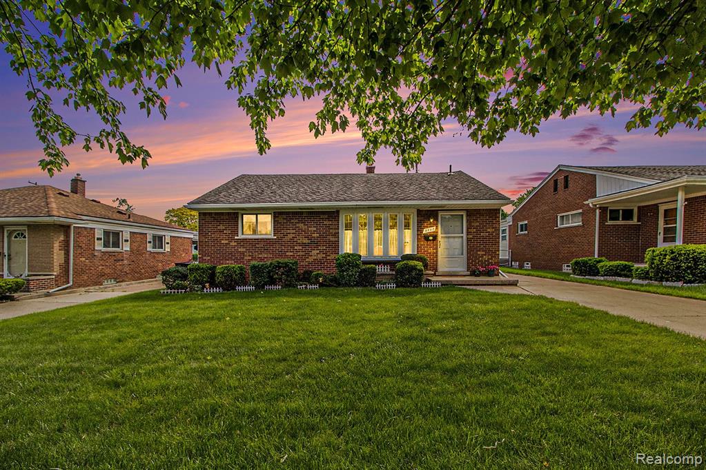 9592 SARASOTA, Redford, MI 48239 — Photo 2