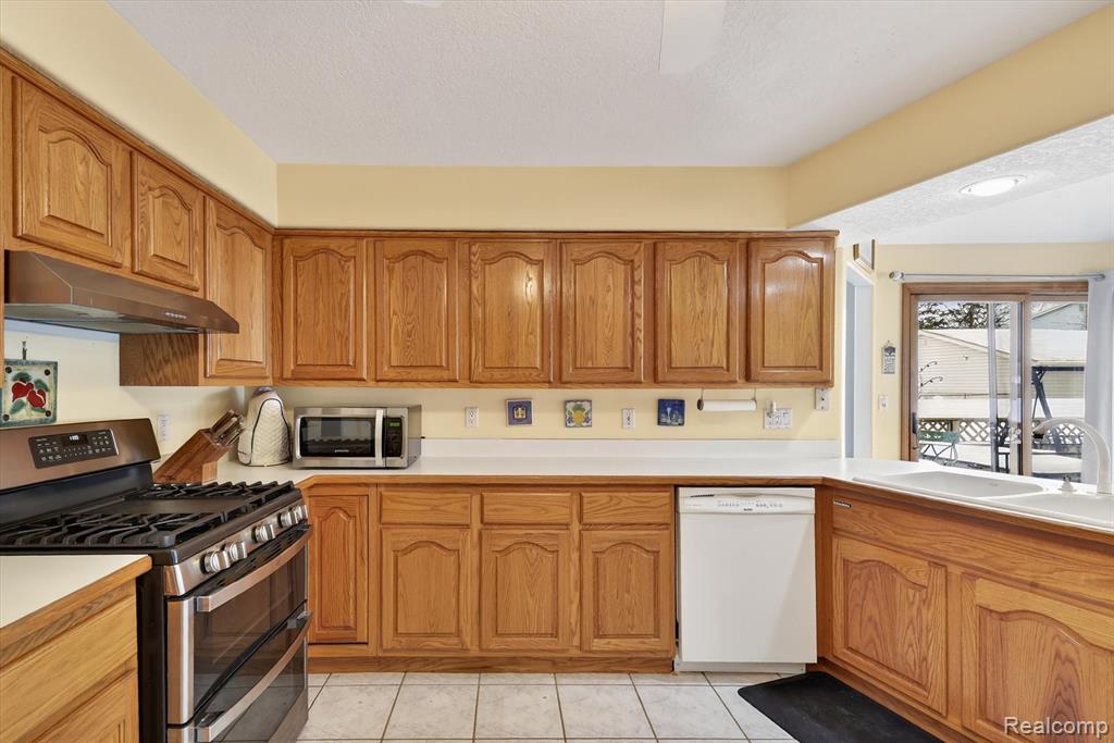 32874 Liparoto Drive, Rockwood, MI — Photo 10