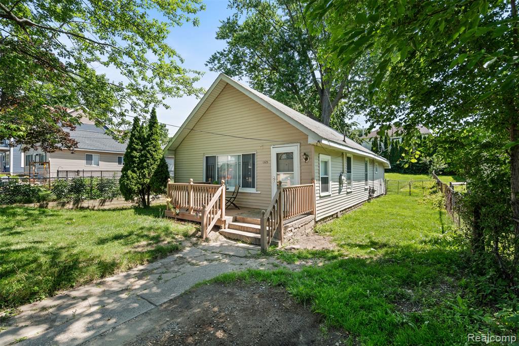 1325 E Lake Drive, Novi, MI 48377 — Photo 2