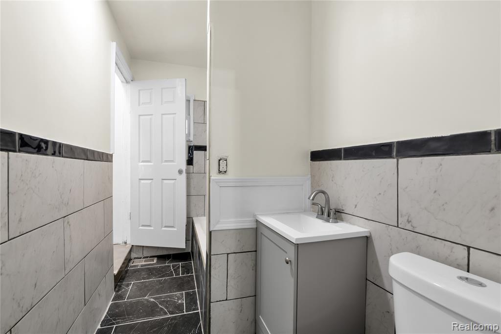 5045 Sobieski Street, Detroit, MI 48212 — Photo 14