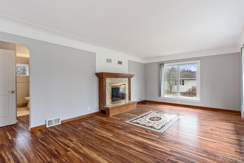 724 NICHOLS Road, Auburn Hills, MI 48326 — Photo 7
