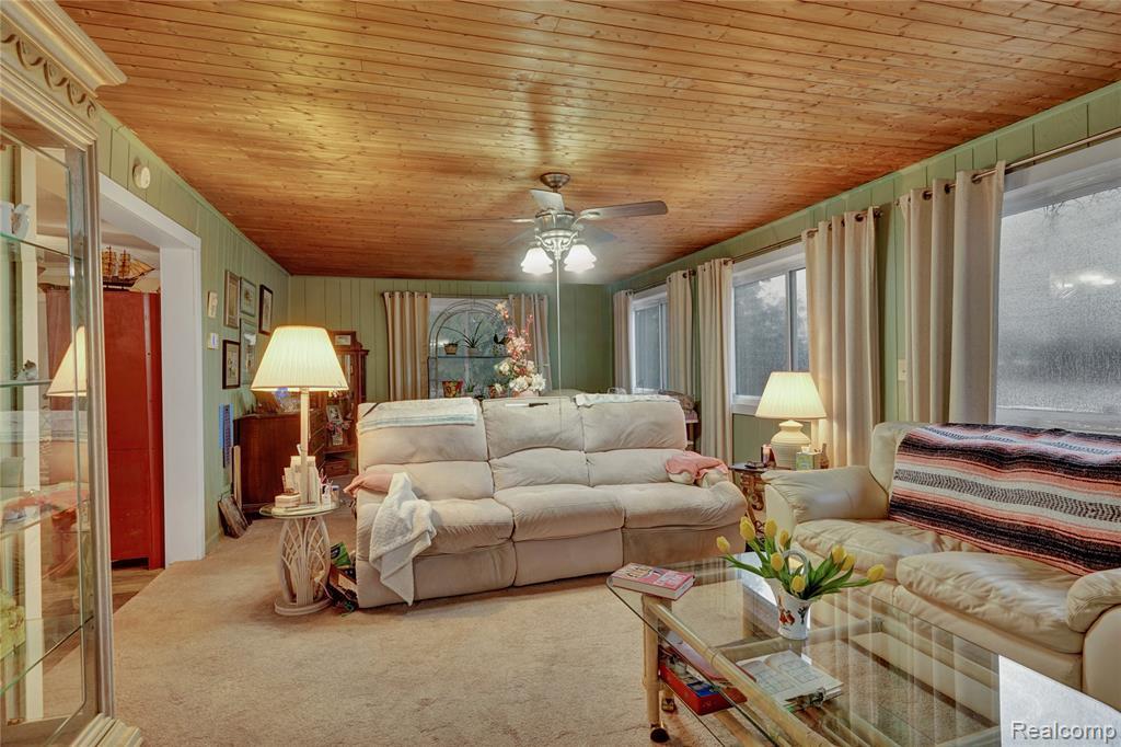 4686 Lakeview Avenue, MI — Photo 2