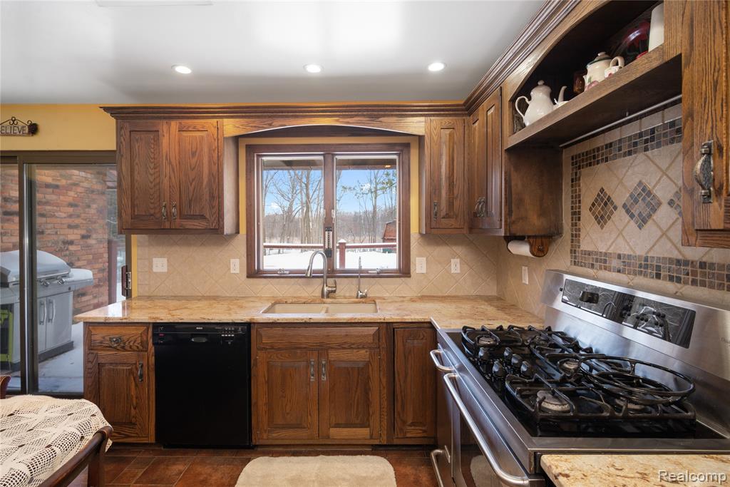 12155 Spencer Road, Milford, MI 48380 — Photo 10