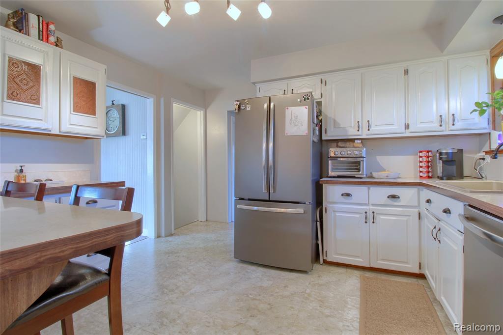 8650 Buffalo Drive, Commerce Twp, MI 48382 — Photo 14