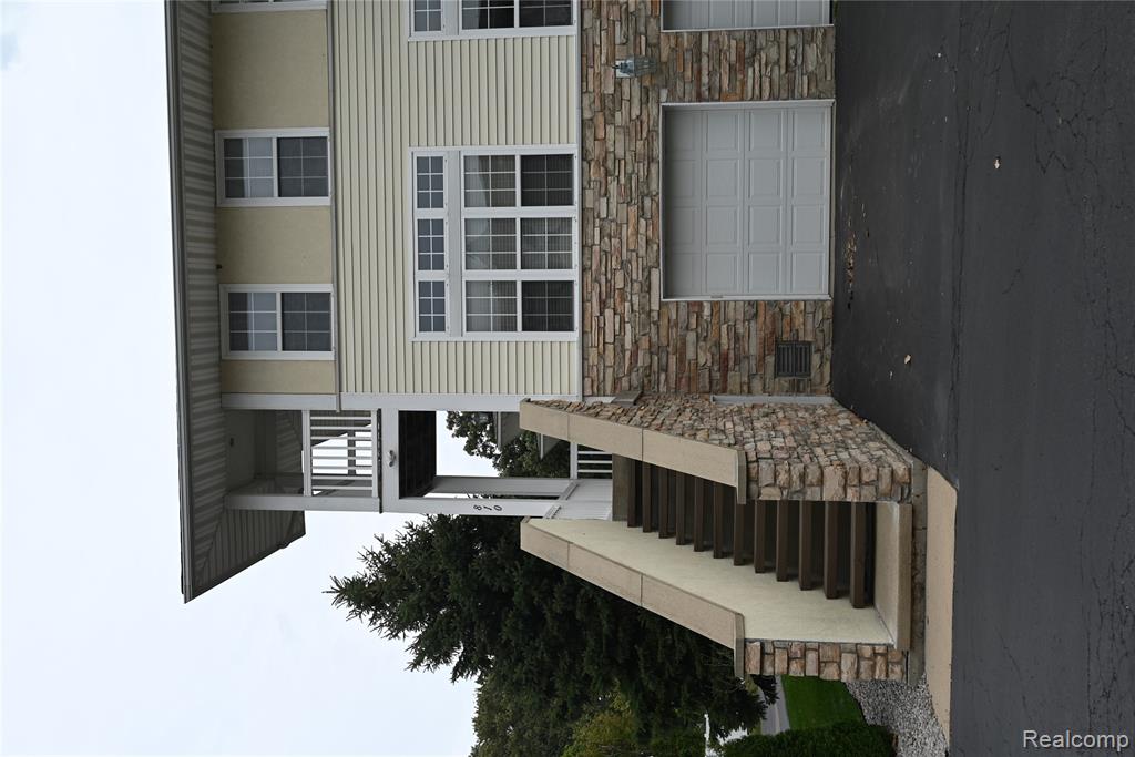 810 Catalina Cove, Luna Pier, MI 48157 — Photo 2