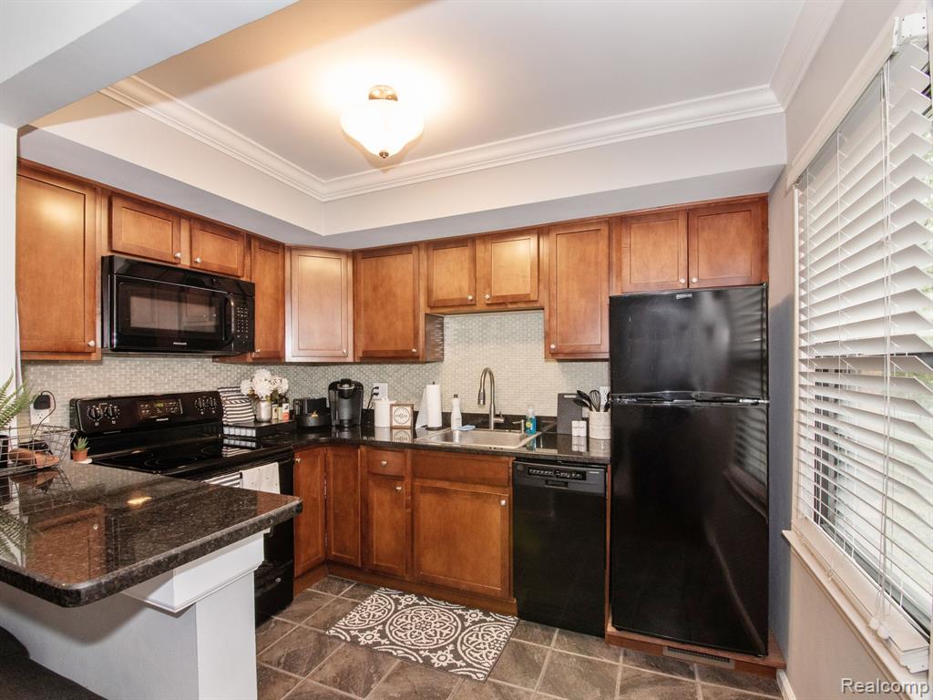 621 E Lincoln Avenue, Royal Oak, MI 48067 — Photo 10