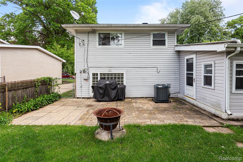 9428 Elm Street, Taylor, MI 48180 — Photo 8