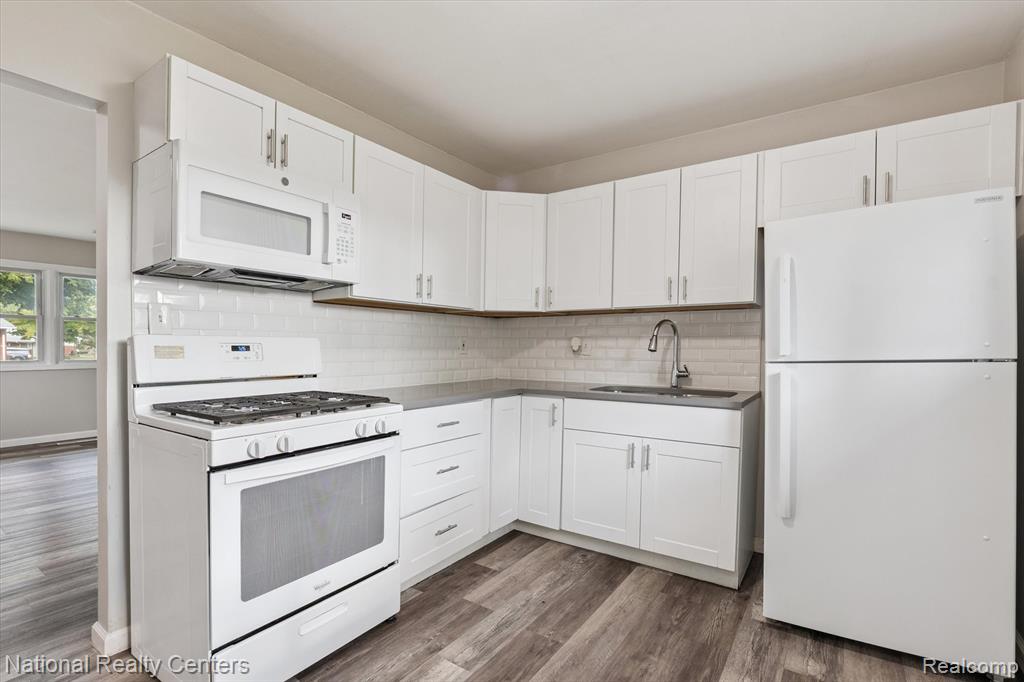 21901 Sloman Street, Oak Park, MI 48237 — Photo 10