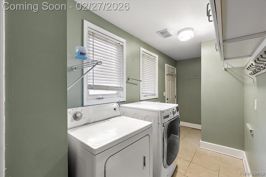 6885 Aeroview Street, West Bloomfield, MI 48324 — Photo 33