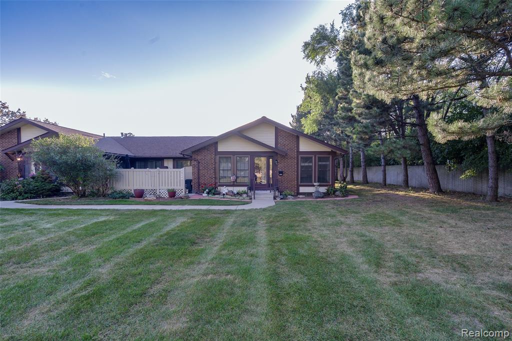 40554 Newport Drive, Plymouth, MI 48170 — Photo 4
