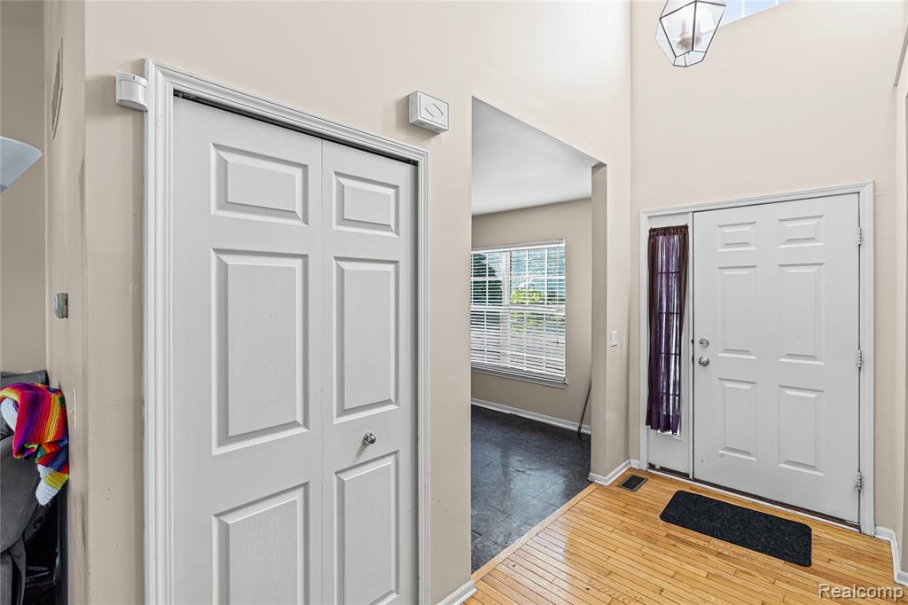 805 Columbia Drive, Flint, MI 48503 — Photo 6