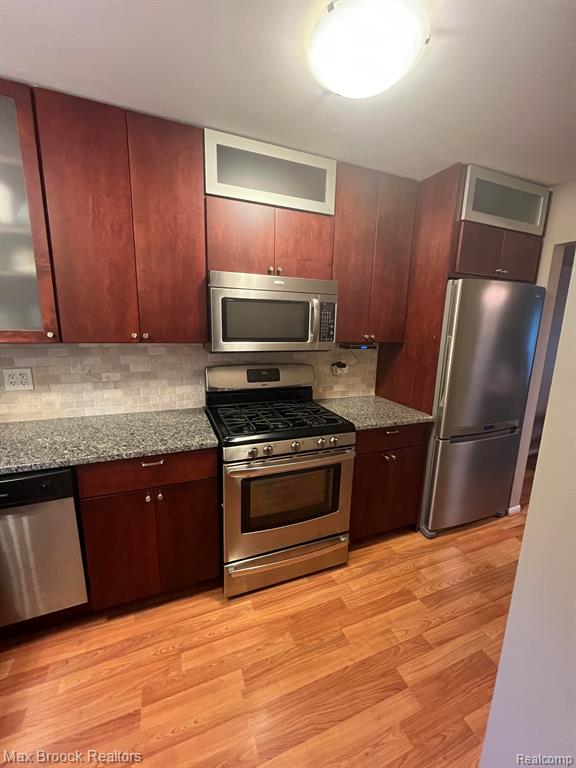 2661 KINGSTOWNE Drive, Commerce Twp, MI 48390 — Photo 6