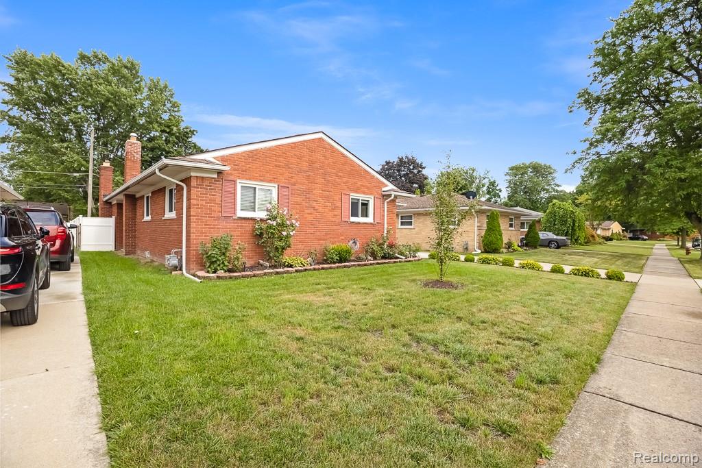8100 Lochdale Street, Dearborn Heights, MI 48127 — Photo 5