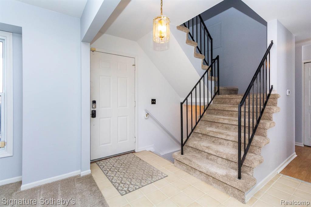 461 Farmridge Court, Rochester Hills, MI 48307 — Photo 4