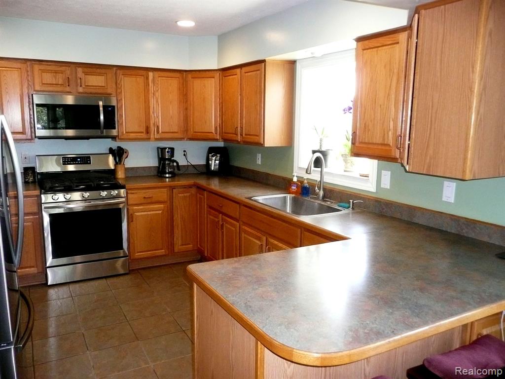 831 DEL SHER Drive, Brighton, MI 48114 — Photo 17