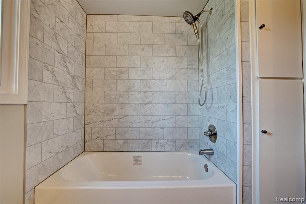 300 Sherman Court, Ortonville, MI 48462 — Photo 38