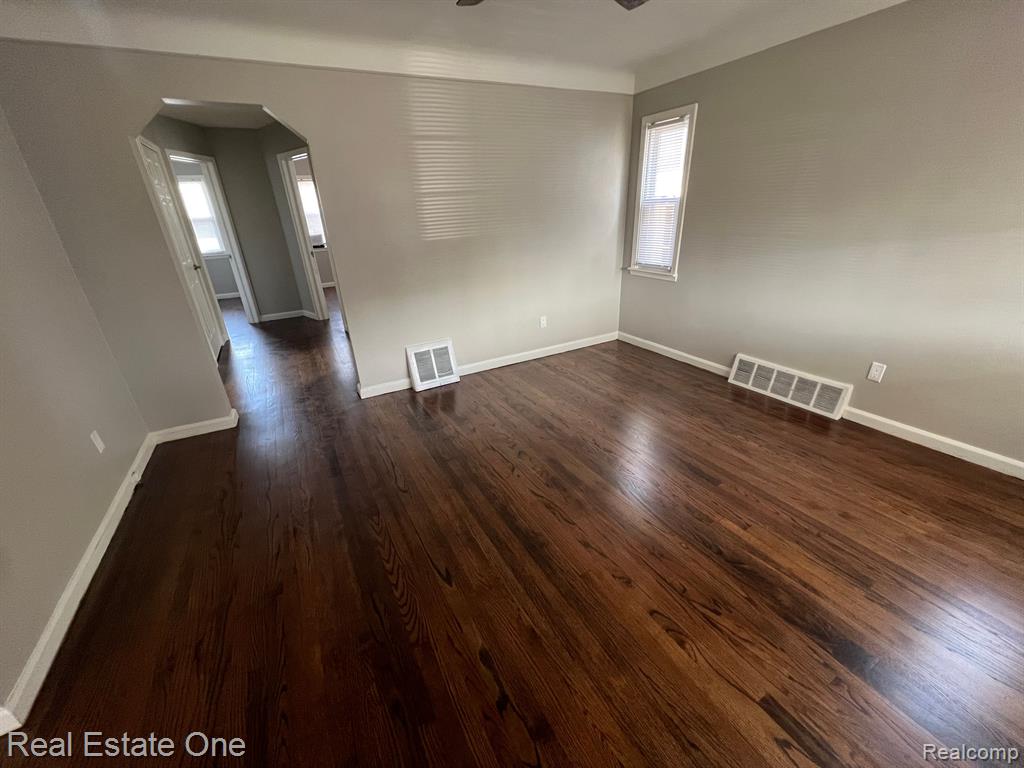 916 STEWART Avenue, Lincoln Park, MI 48146 — Photo 13