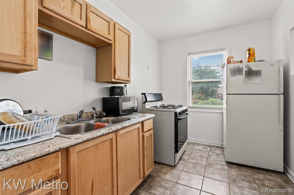 5183 PENNSYLVANIA Street, Detroit, MI 48213 — Photo 21