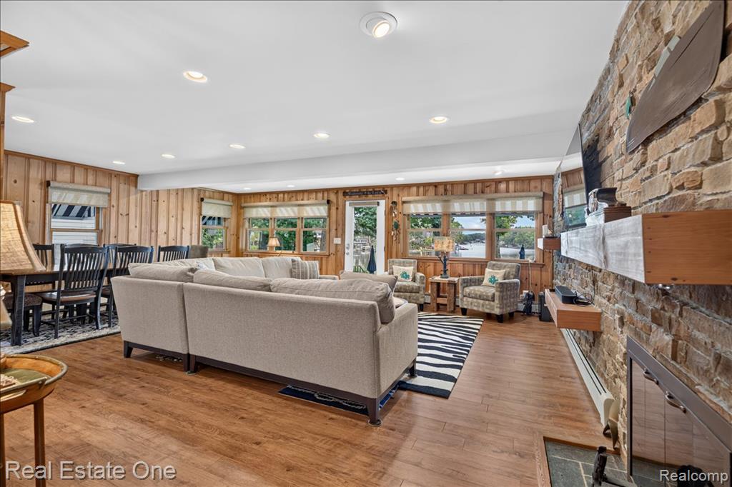 836 Pine Tree Road W, Lake Orion, MI 48362 — Photo 22