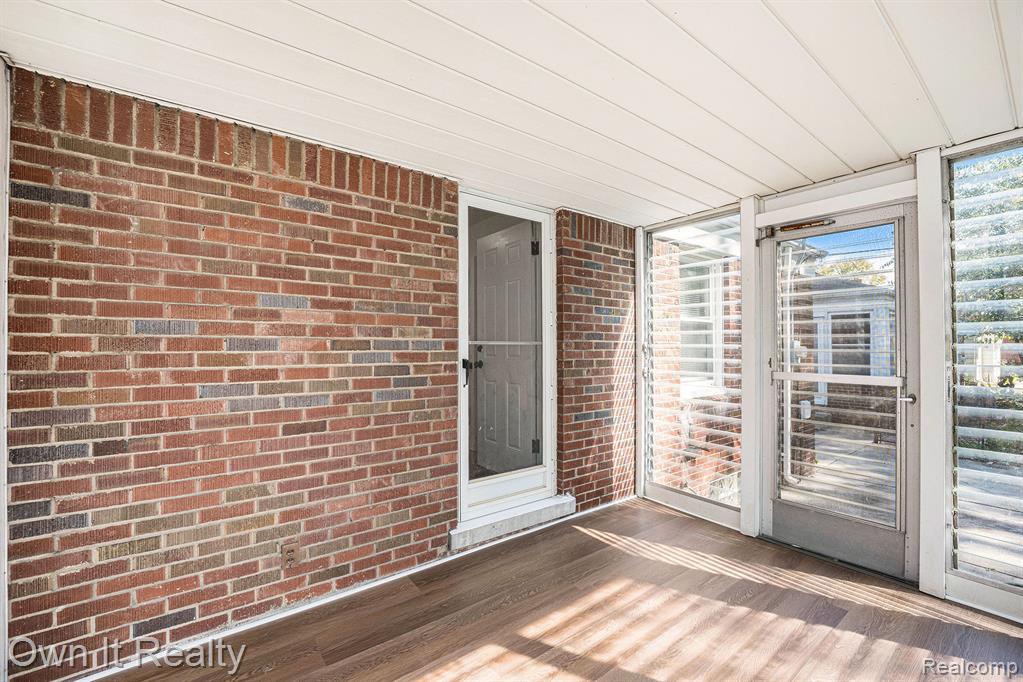21138 Huntington Avenue, Harper Woods, MI 48225 — Photo 18