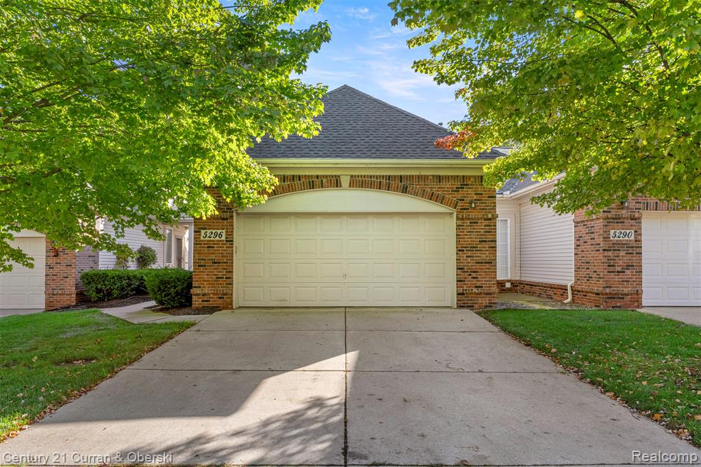 5296 S River Drive S, Commerce Twp, MI 48382 — Photo 2