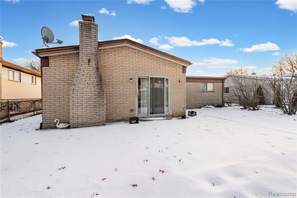 4681 Dickson Drive, Sterling Heights, MI 48310 — Photo 22
