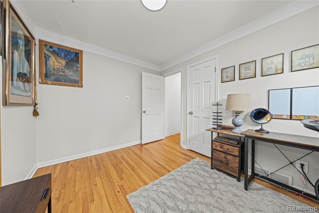 9939 Deering Street, Livonia, MI 48150 — Photo 26