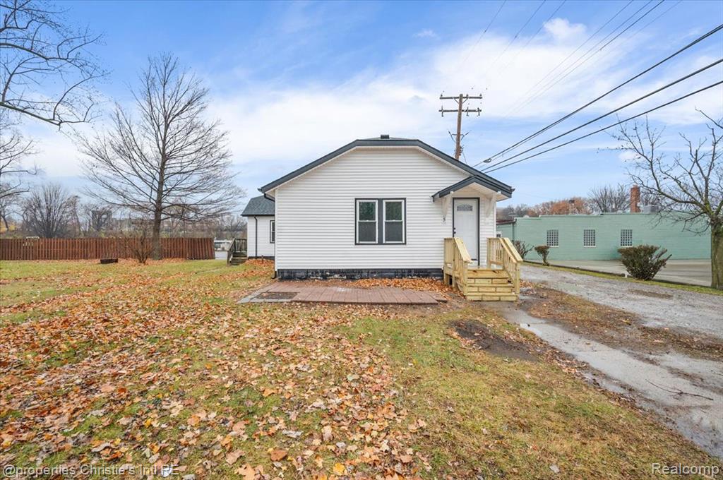 5 Second Street, Mount Clemens, MI 48043 — Photo 2