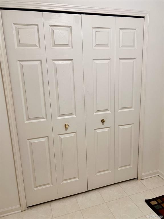 553 WOODHAVEN Drive, Commerce Twp, MI 48390 — Photo 12