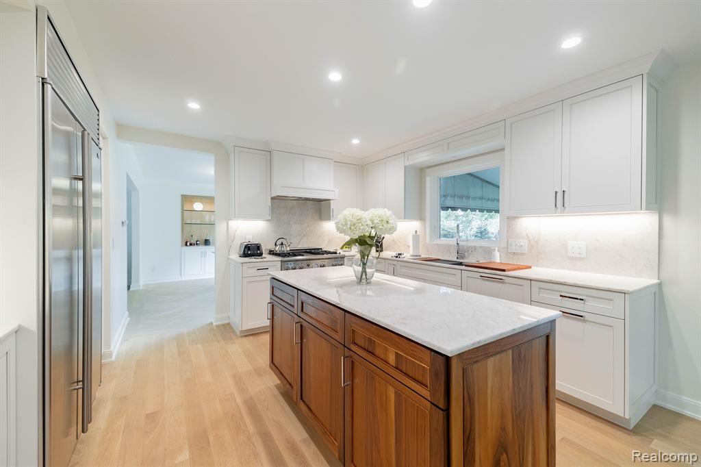 655 CANTERBURY Road, Grosse Pointe Woods, MI 48236 — Photo 17