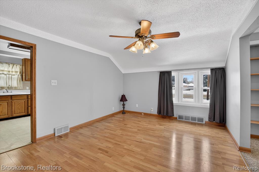 14801 Pennsylvania Road, Riverview, MI 48193 — Photo 9