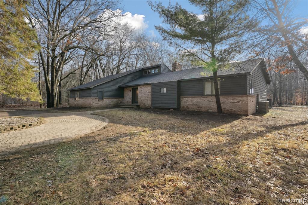 8270 McClements Road, Brighton, MI 48114 — Photo 2