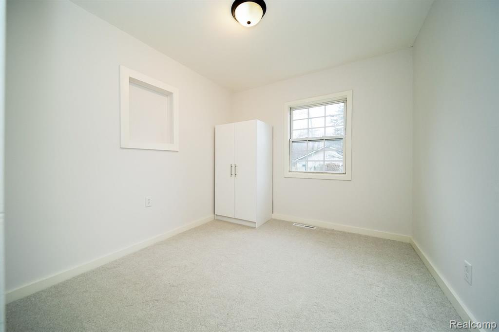 935 MCCLELLAN Street, Lake Orion, MI 48362 — Photo 36