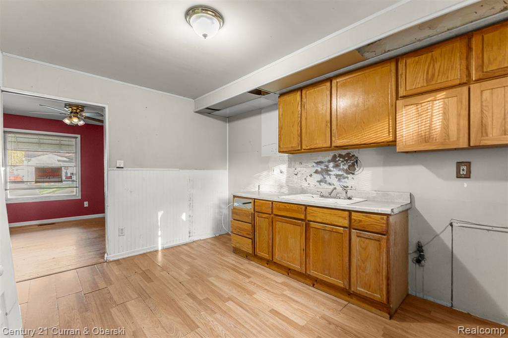 8025 Oak Street, Taylor, MI 48180 — Photo 9
