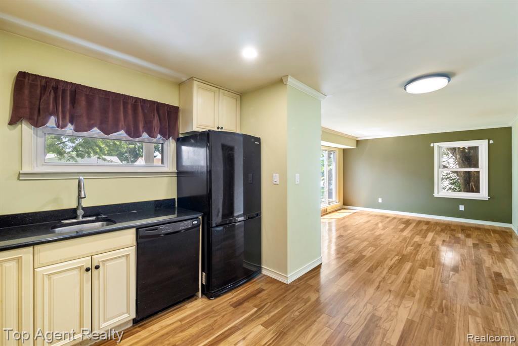6318 Helen Street, Garden City, MI — Photo 13