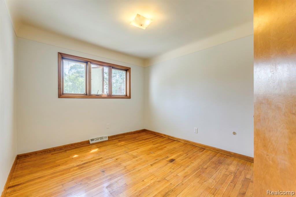 8571 Linda Street, Warren, MI 48093 — Photo 16