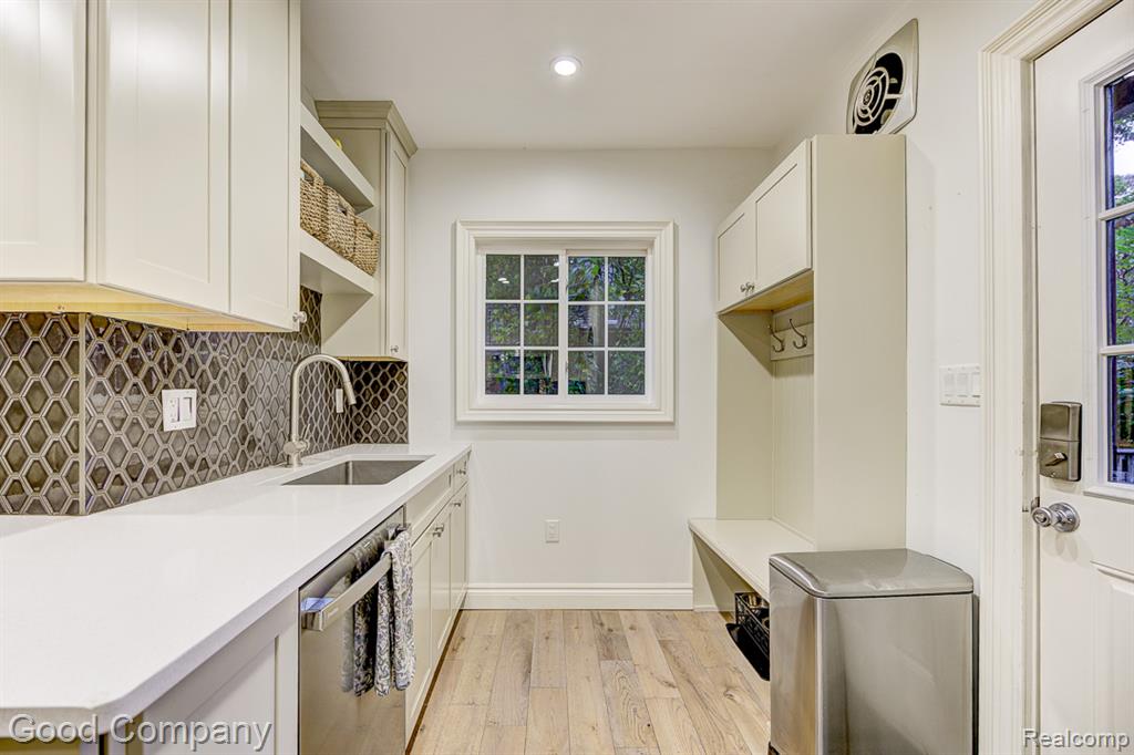 551 W Oakridge Street, Ferndale, MI 48220 — Photo 26