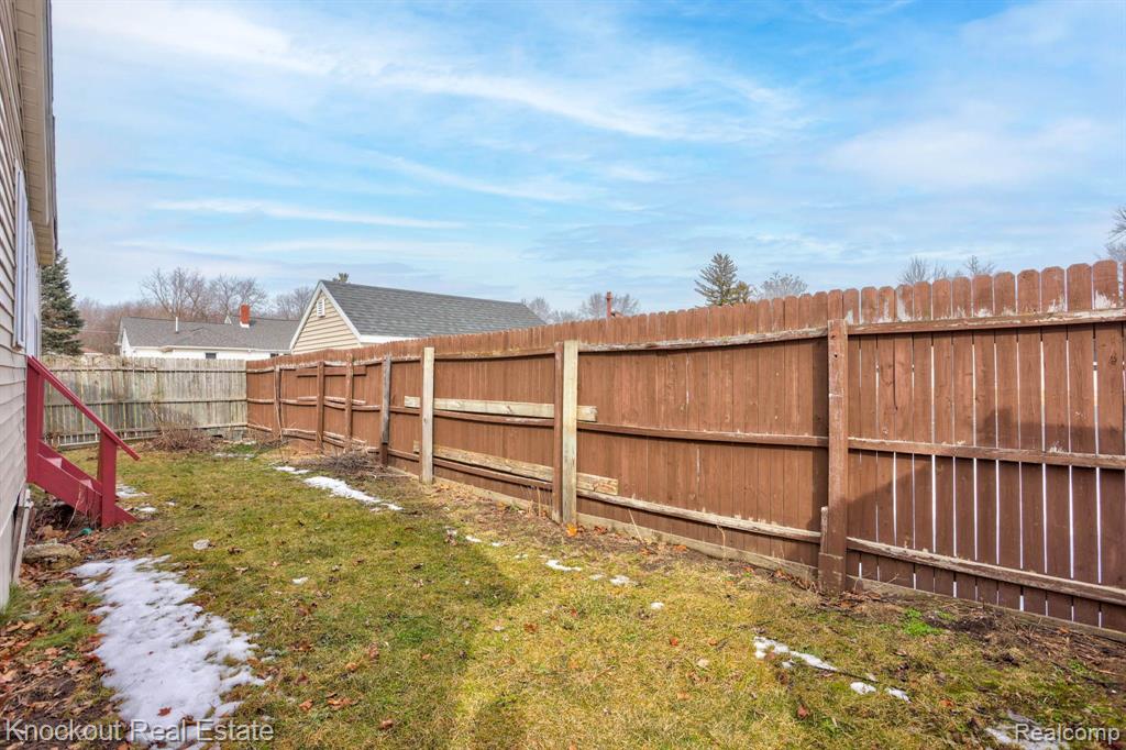 117 S IRVING Street, St. Charles, MI 48655 — Photo 27