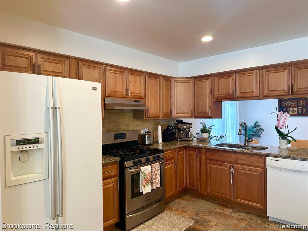 41371 HAMILTON Drive, Sterling Heights, MI 48313 — Photo 12